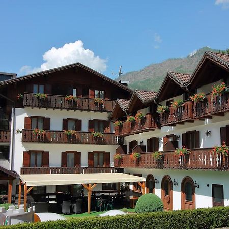 Hotel Ai Tre Ponti - Dolomiti Fiera Di Primiero Exterior photo