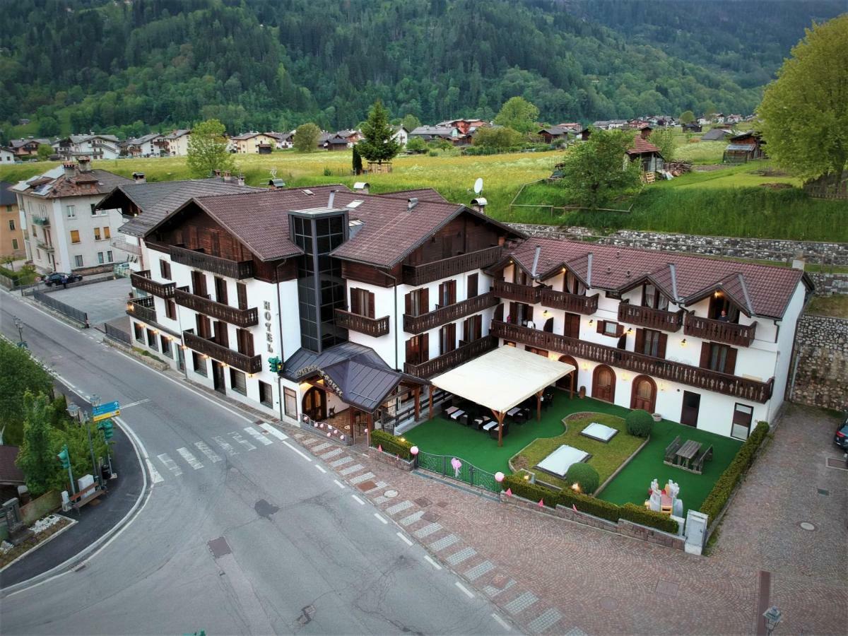 Hotel Ai Tre Ponti - Dolomiti Fiera Di Primiero Exterior photo